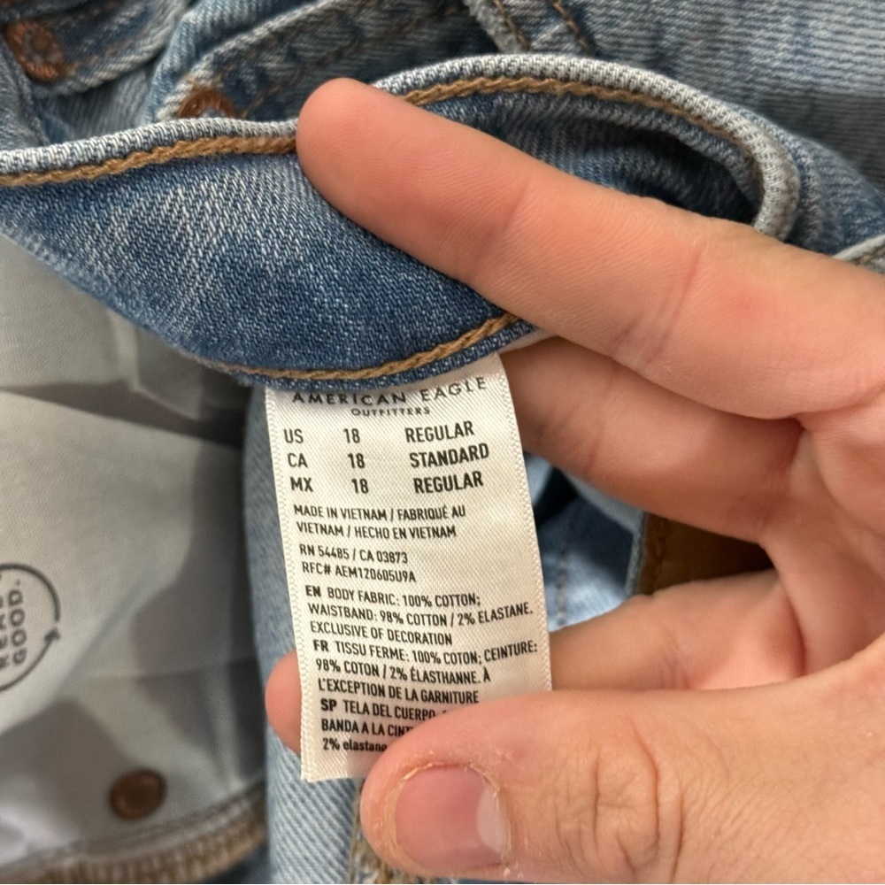 American Eagle 90's Bootcut Jeans Distressing Ripped Knees Size 18 Lighter Blue - Picture 10 of 12